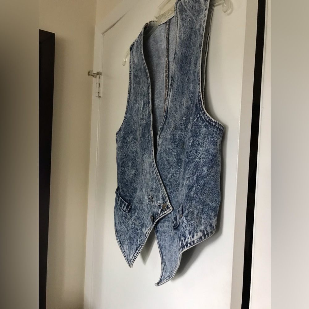 Vintage denim woman’s vest! - Picture 2 of 9
